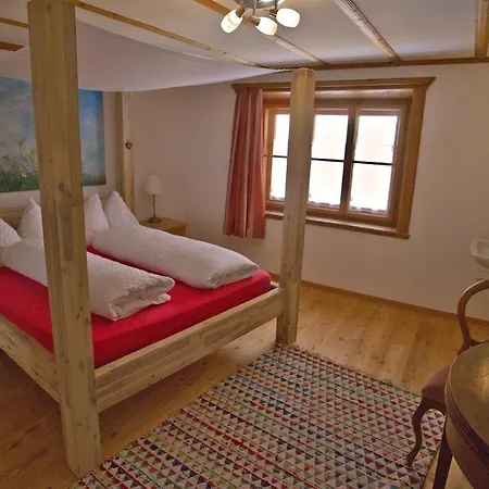 Bed and Breakfast Chasa Sassalba *