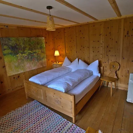 Bed and Breakfast Chasa Sassalba *