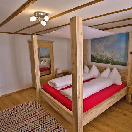 Chasa Sassalba Bed and Breakfast *