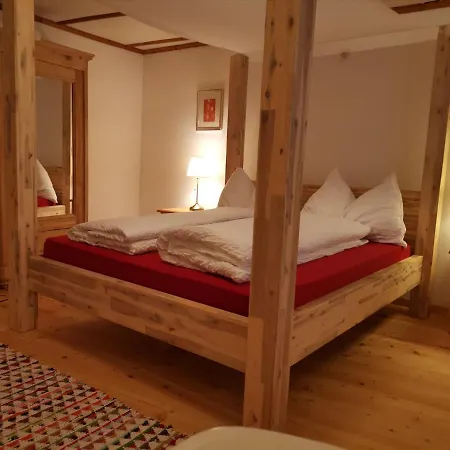 Chasa Sassalba לינה וארוחת בוקר Lu