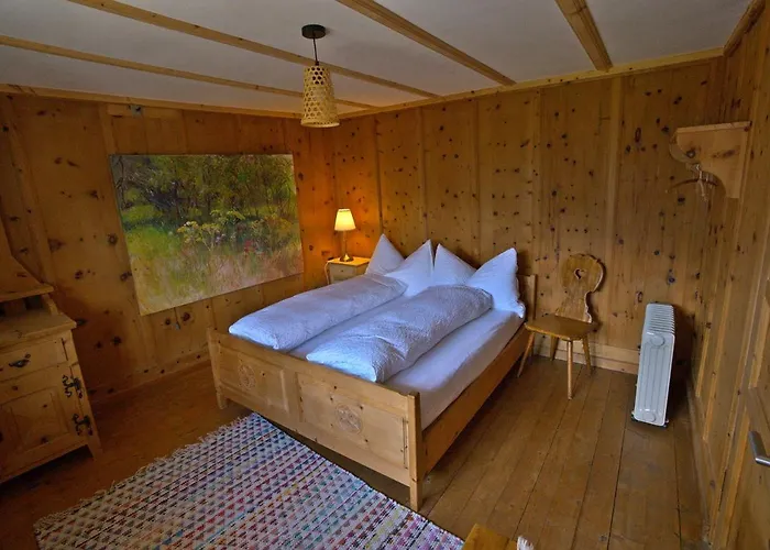 Bed & Breakfast Chasa Sassalba *