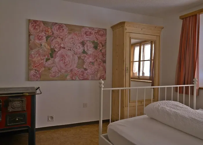 Chasa Sassalba Bed & Breakfast