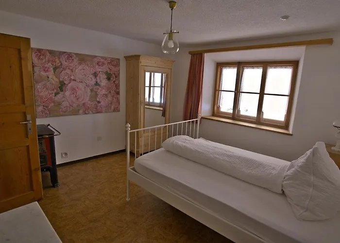 Bed & Breakfast Chasa Sassalba *