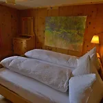 Bed & Breakfast Chasa Sassalba