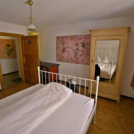 Bed & Breakfast Chasa Sassalba Lu